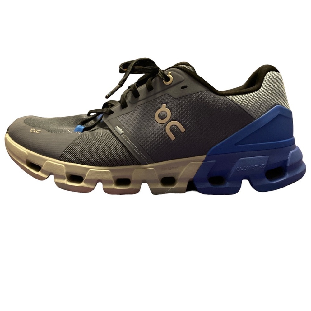 On Cloud Flyer running shoes men’s size 10 like new, great condition.